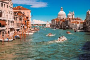 Read more about the article Exploring the Historic Cities of Rome, Florence, and Venice