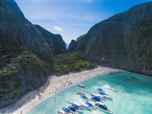 Read more about the article Island Hopping in Thailand: Must-Visit Beaches and Hidden Gems